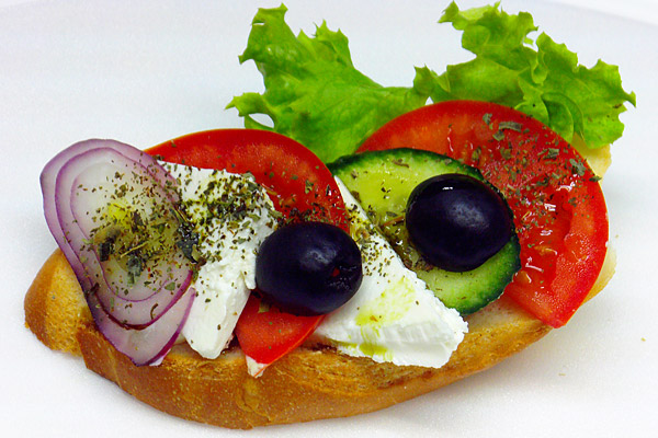 Görög salátás szendvics