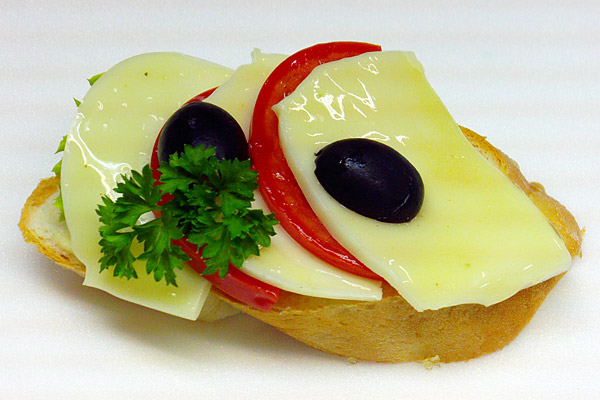 Mozzarellás-paradicsomos szendvics